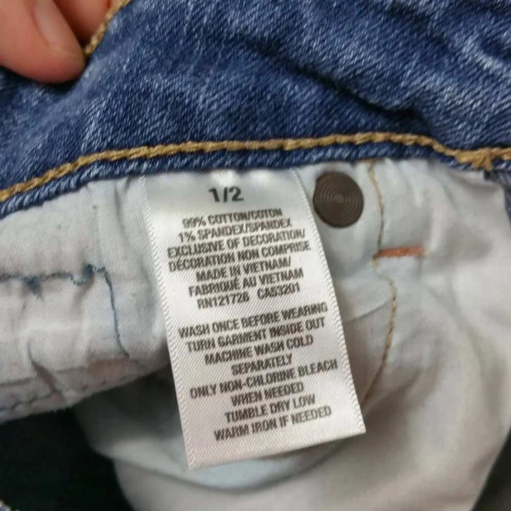 Aeropostale Distressed Ripped Raw Hem Jean Shorts Juniors Size 1/2 Denim - Picture 6 of 8